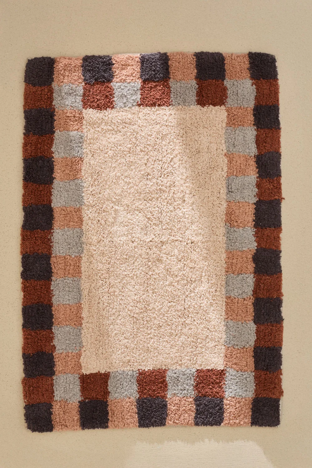 Alfombra de baño a cuadros en varios tonos Churup - Image 6