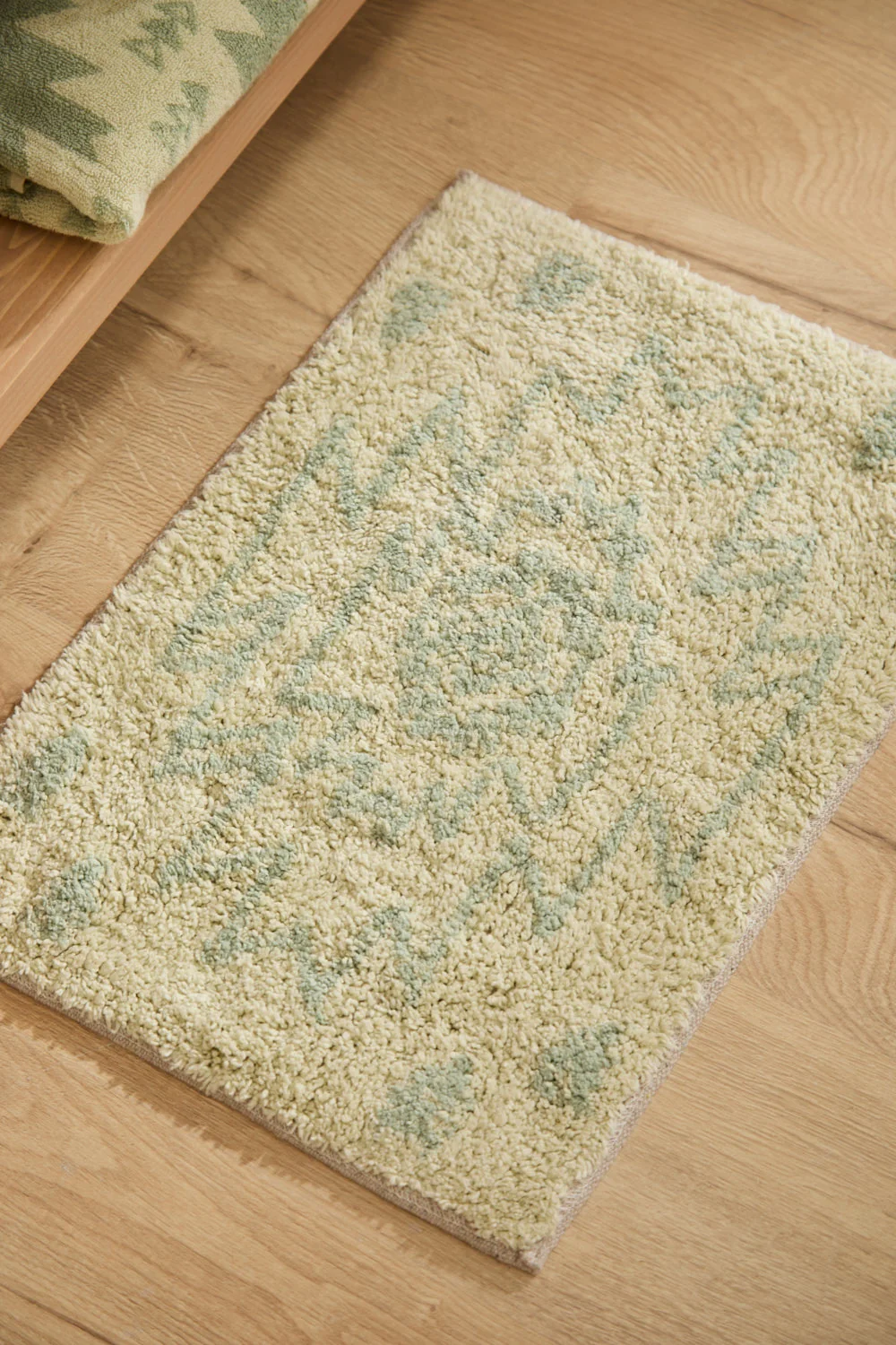 Alfombra de baño con diseño étnico verde Neptuno - Image 3