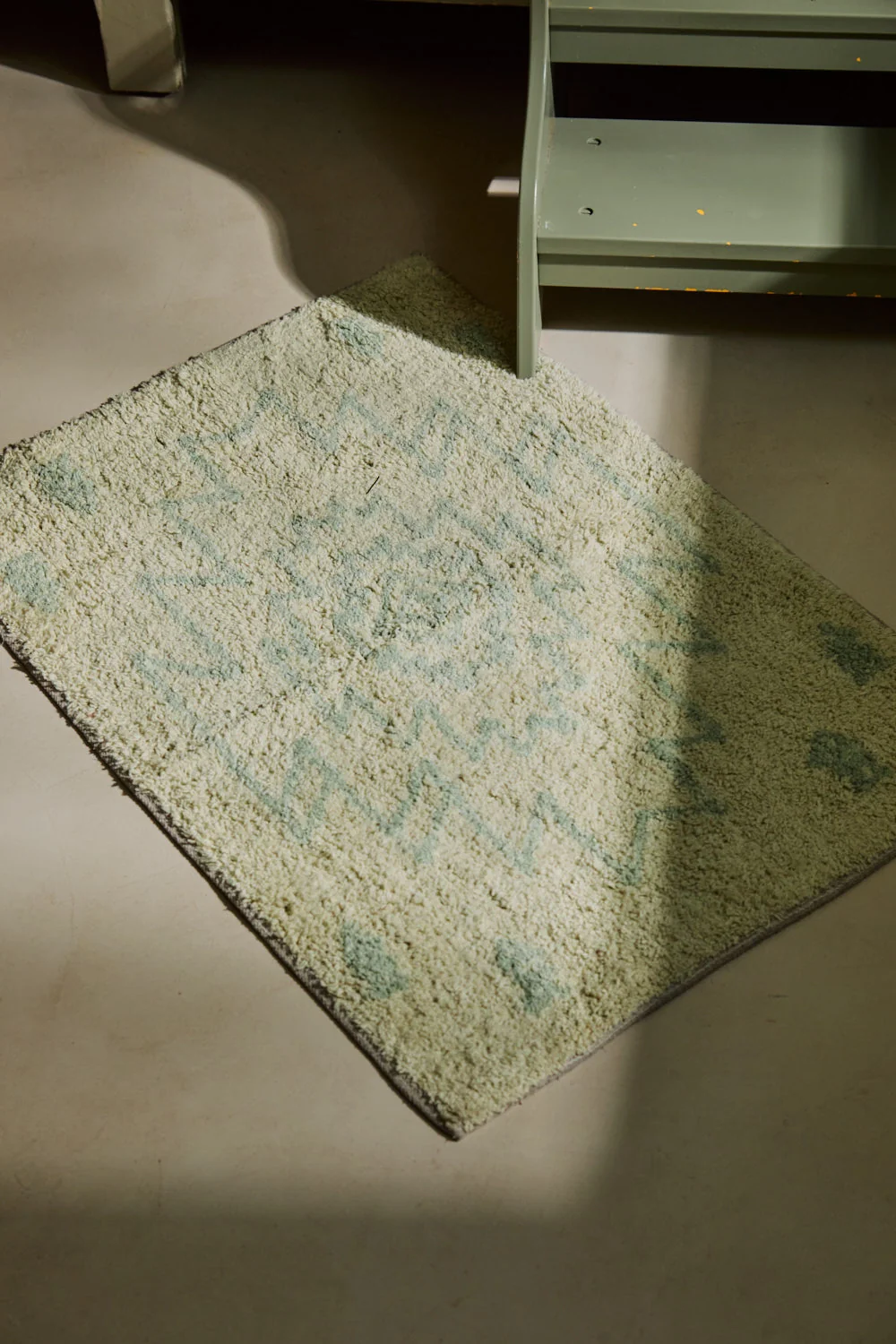 Alfombra de baño con diseño étnico verde Neptuno - Image 7