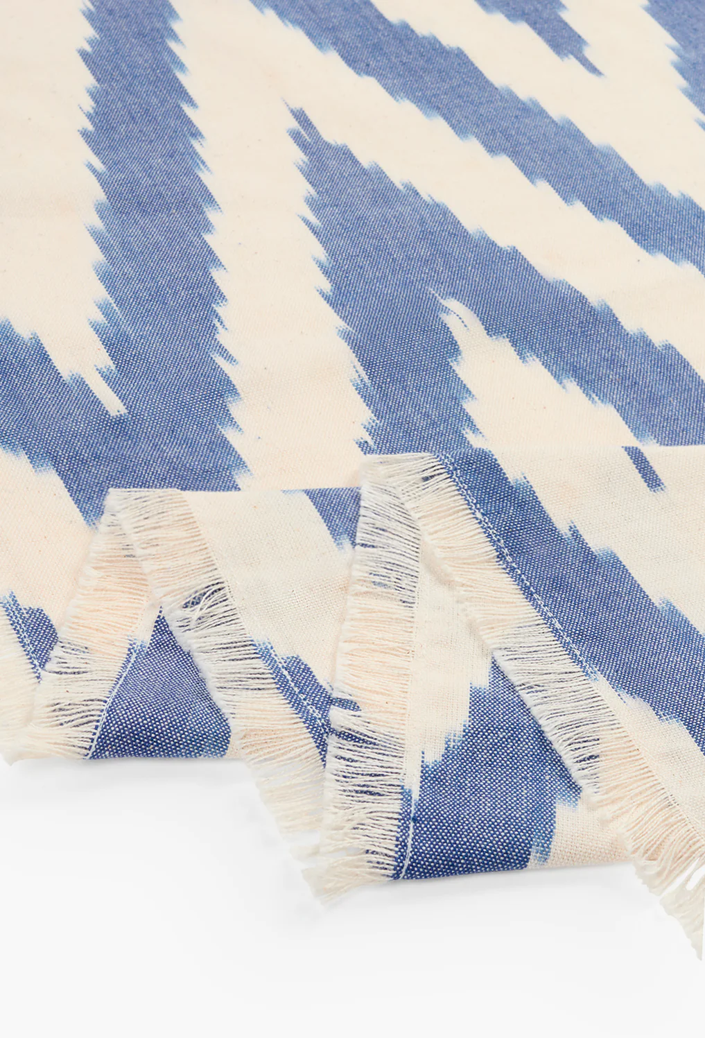 Camino de mesa con diseño ikat Galdana - Image 4