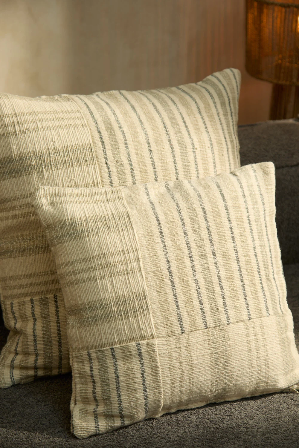 Funda de cojín cuadrada de patchwork con raya tejida Bacoli - Image 9