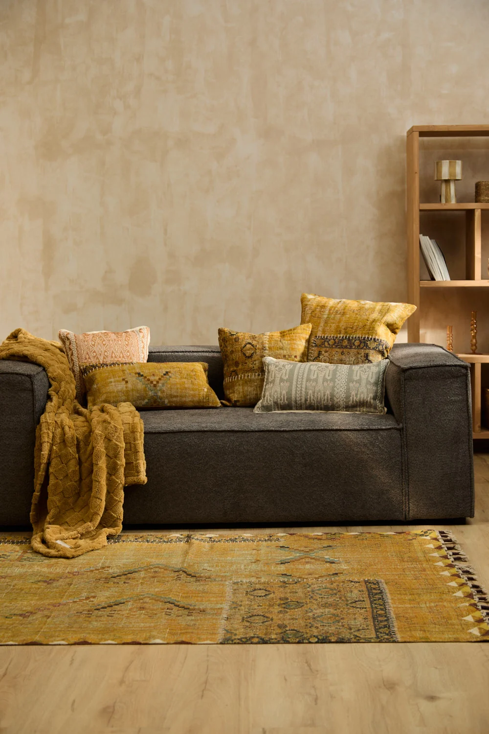 Funda de cojín rectangular de algodón bordado en tonos grises Mursi - Image 5