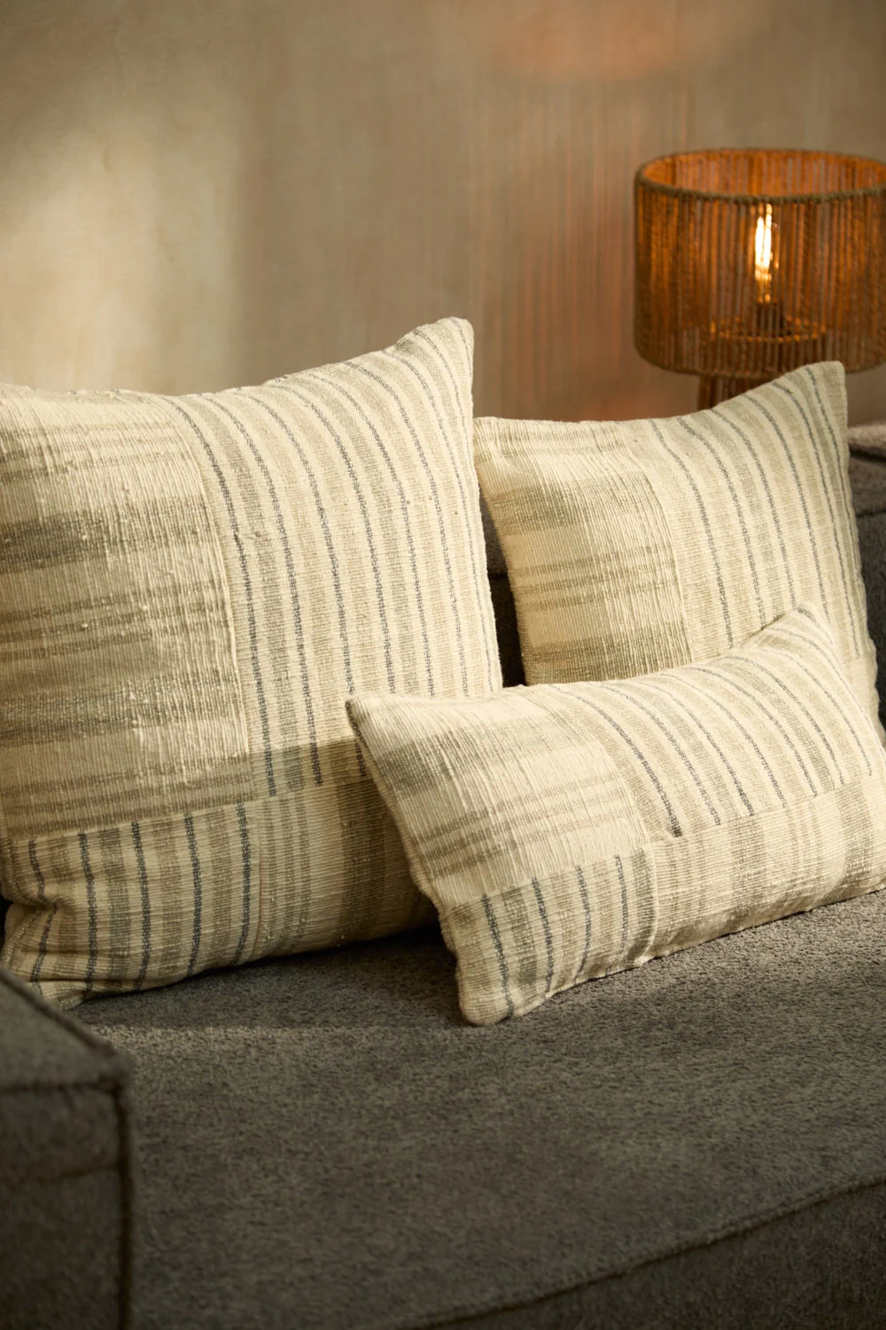 Funda de cojín rectangular de patchwork con raya tejida Bacoli - Image 4