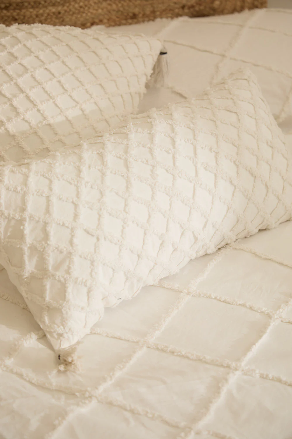 Funda de cojín con relieve de rombos blanco Royal - Image 5