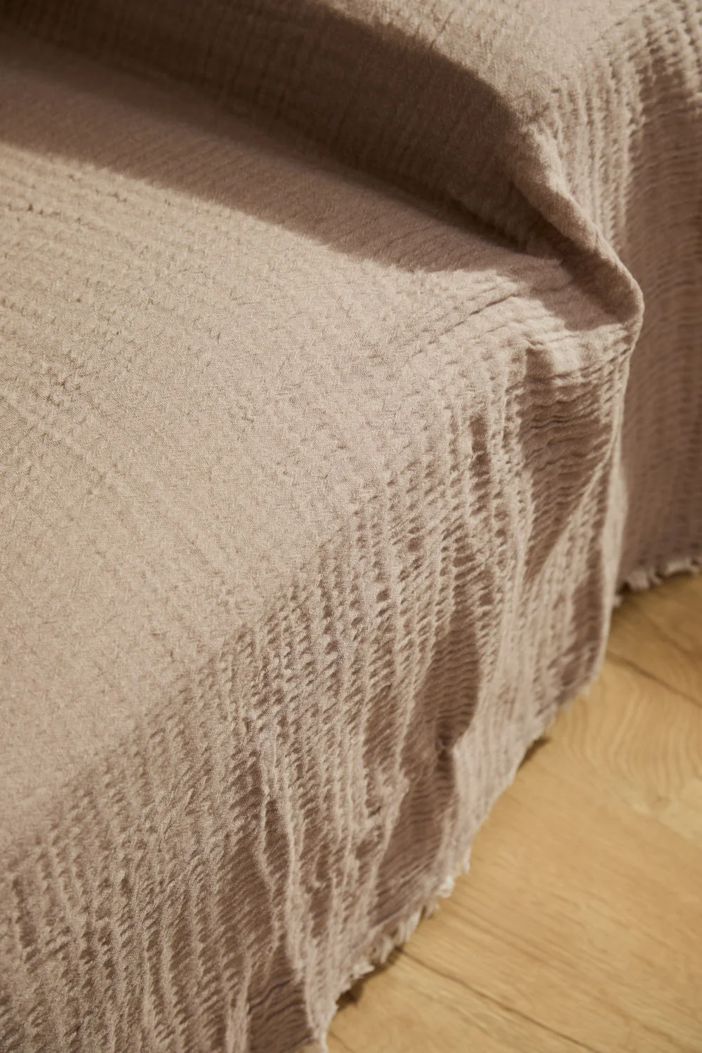 Funda de sofá de muselina de algodón en color piedra Layer - Image 5