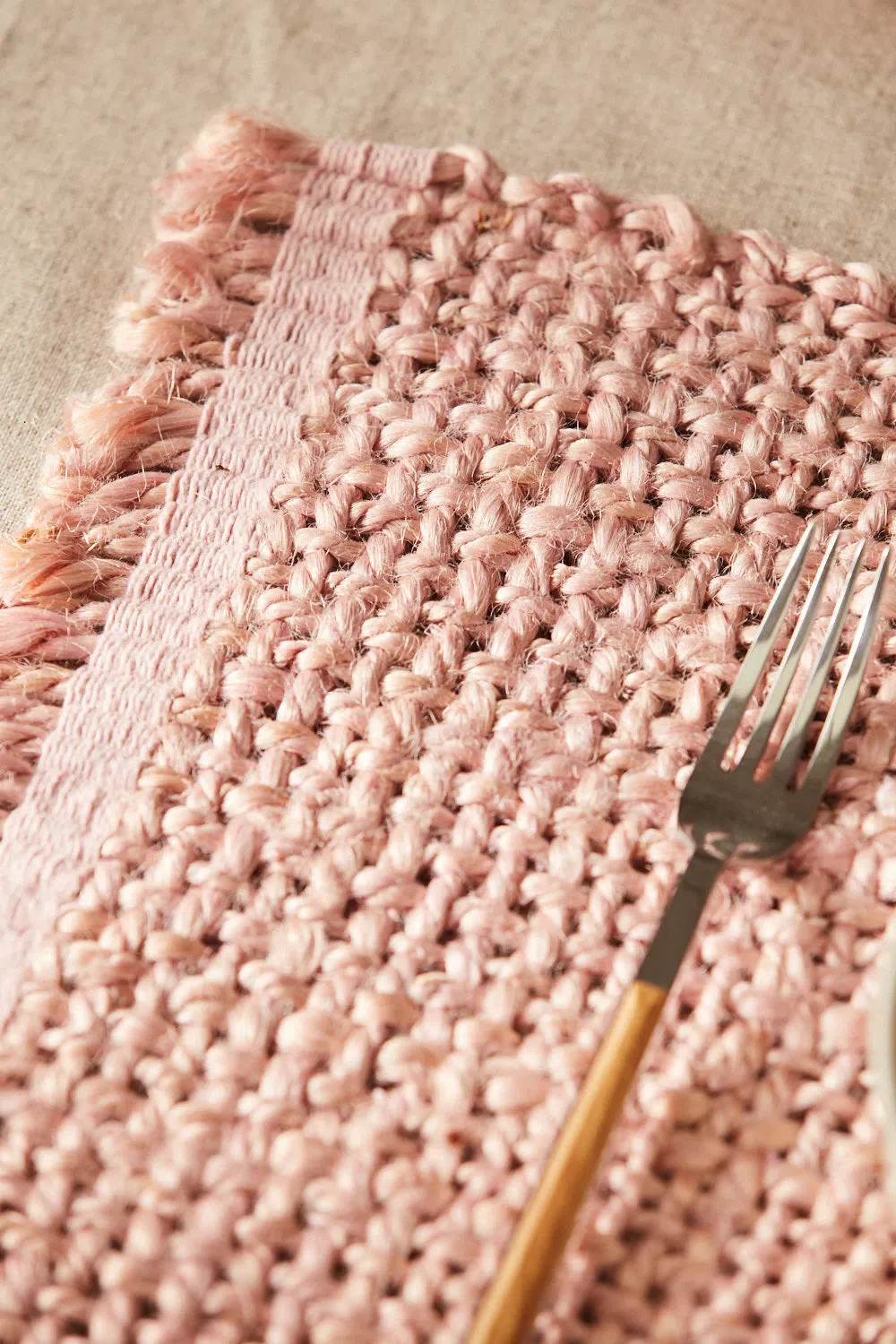 Mantel individual de yute trenzado rosa Arena - Image 3