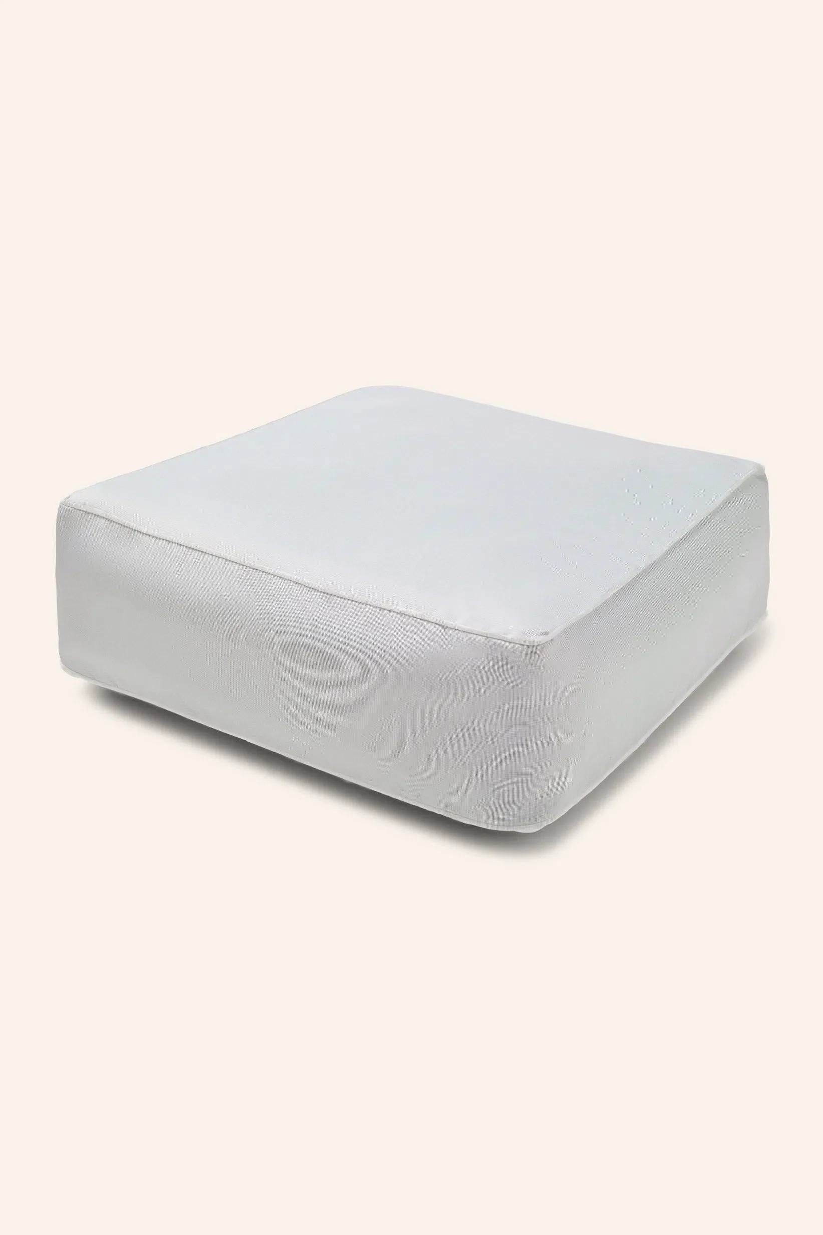 Puf hinchable resistente al agua gris Cloud - Image 3